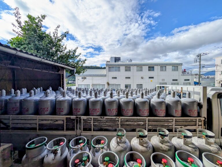 青空とボンベ🚛☀️